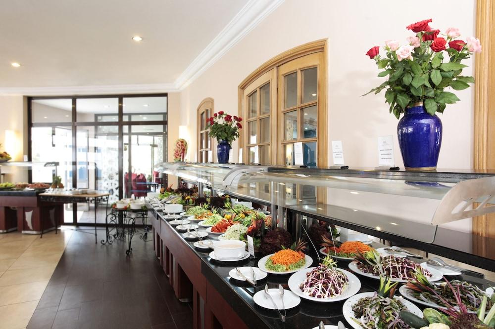 Tui Suneo Kenzi Europa Агадир Екстериор снимка A buffet at a hotel