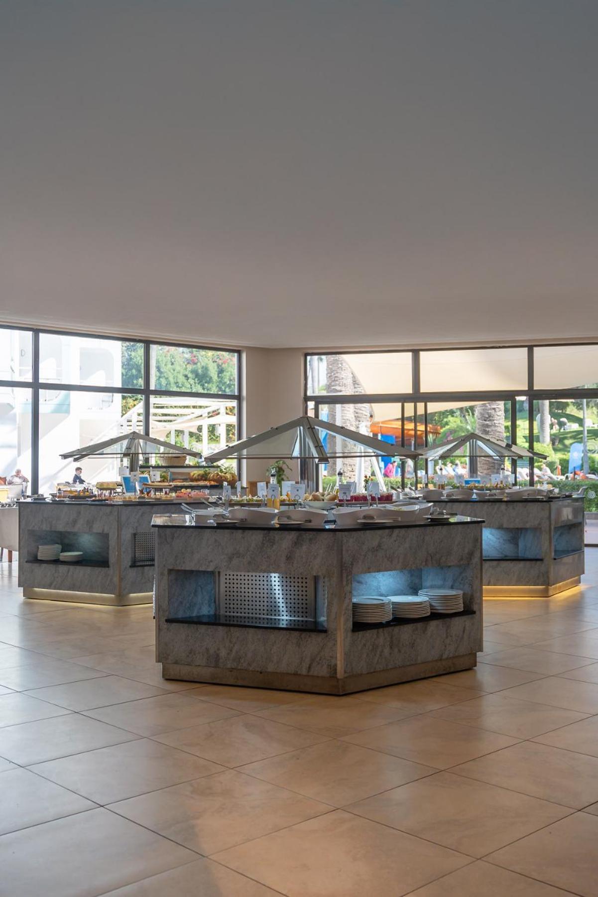 Tui Suneo Kenzi Europa Агадир Екстериор снимка A buffet at a hotel