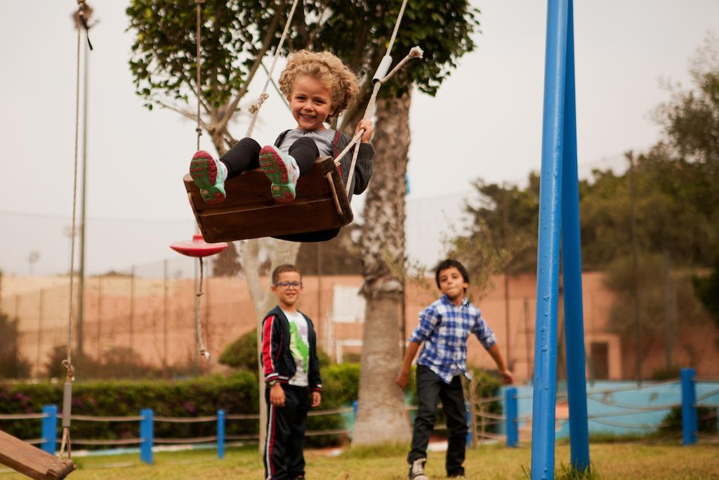 Tui Suneo Kenzi Europa Агадир Екстериор снимка Children playing on a swing